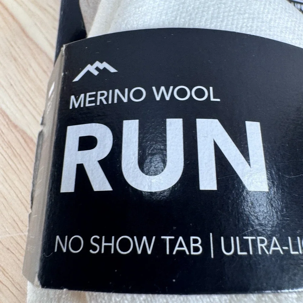 Darn Tough 1039 White Mens M 8-9.5 No Show Tab Merino Wool Running Socks